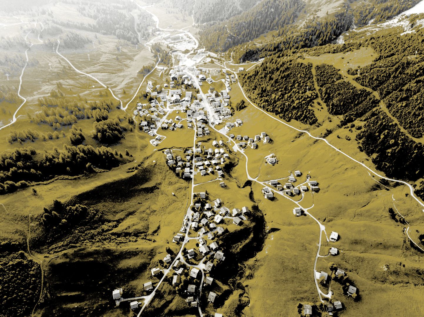 Aurelia Frick neue Anwaltskanzlei 2025 Vaduz Liechtenstein Luftaufnahme alpine Kleinstadt Berglandschaft
