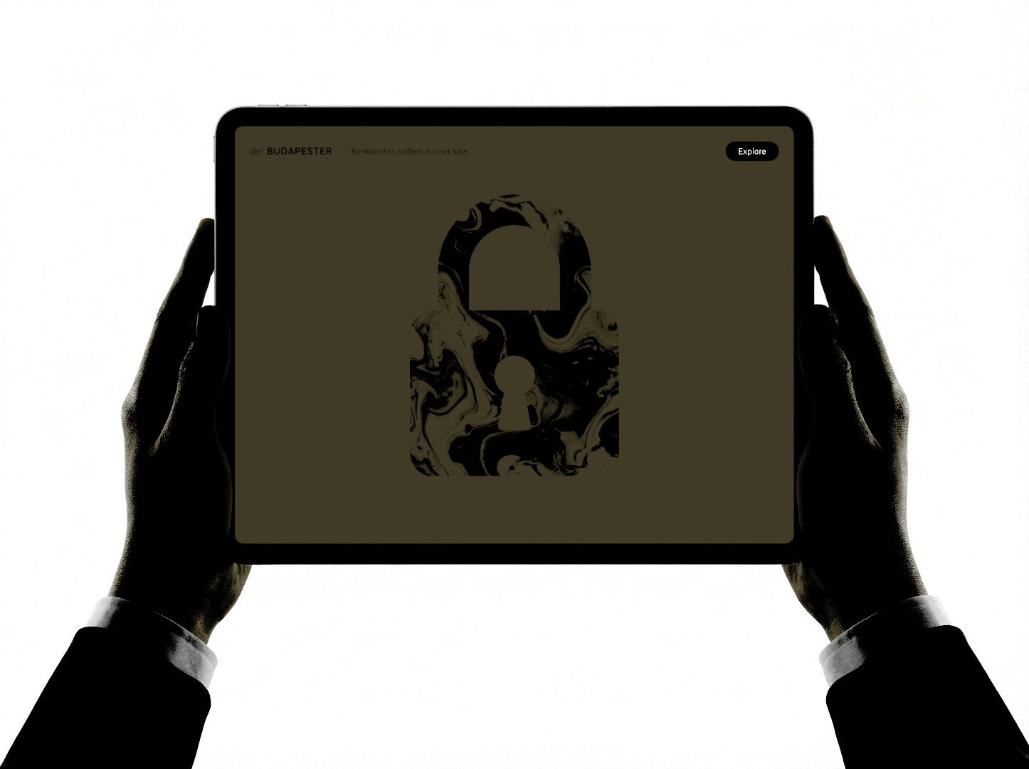 Diskretes Bankkonto - Hände halten Tablet mit digitalem Sicherheitsschloss, Symbol für Bankaussperrung