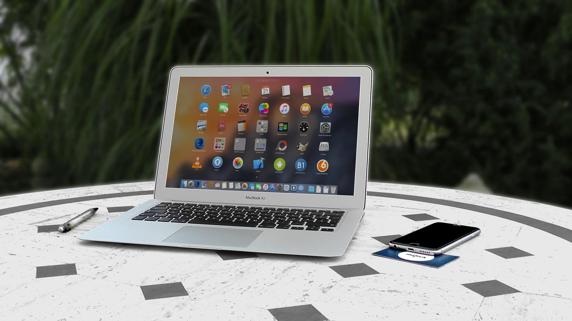Filmproduktion Hannover XINELOYD MacBook Setup mit krassen Medien-Apps für professionelle Content Creation