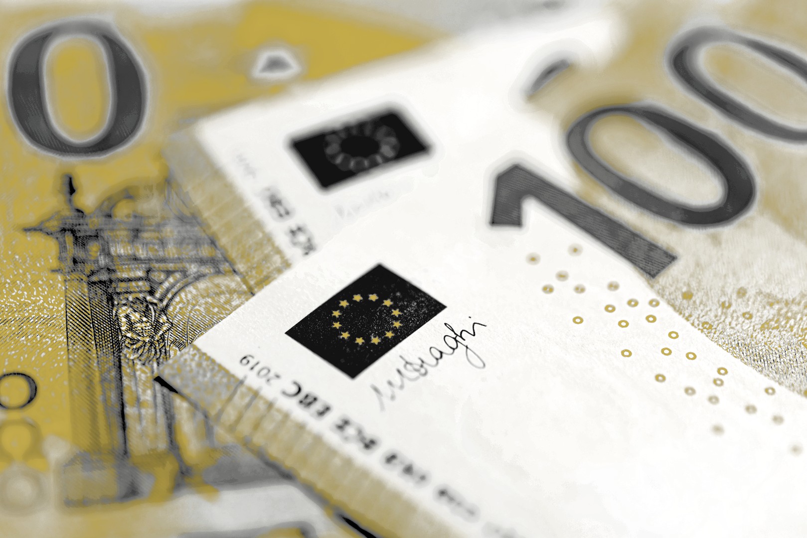 Gemeinsame IT-Infrastruktur ohne Steuernachteil: 200 Euro-Scheine mit EU-Flagge zeigen europäische Kooperation