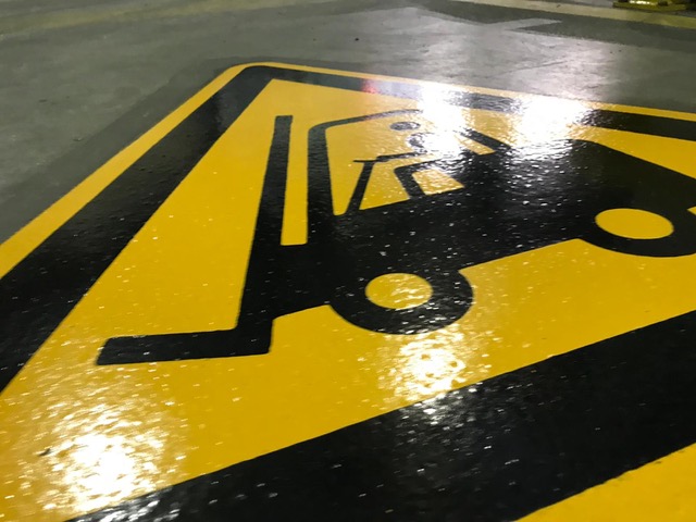 Hallenböden richtig markieren - krasse Expertise für perfekte Sportflächen und Industrieböden Hallenböden richtig markieren - krasse Expertise für perfekte Sportflächen und Industrieböden