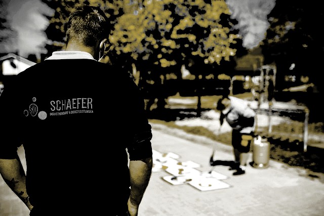 Hallenböden professionell markieren - SID Schäfer Expertise für sichere Industrieböden und Logistikflächen