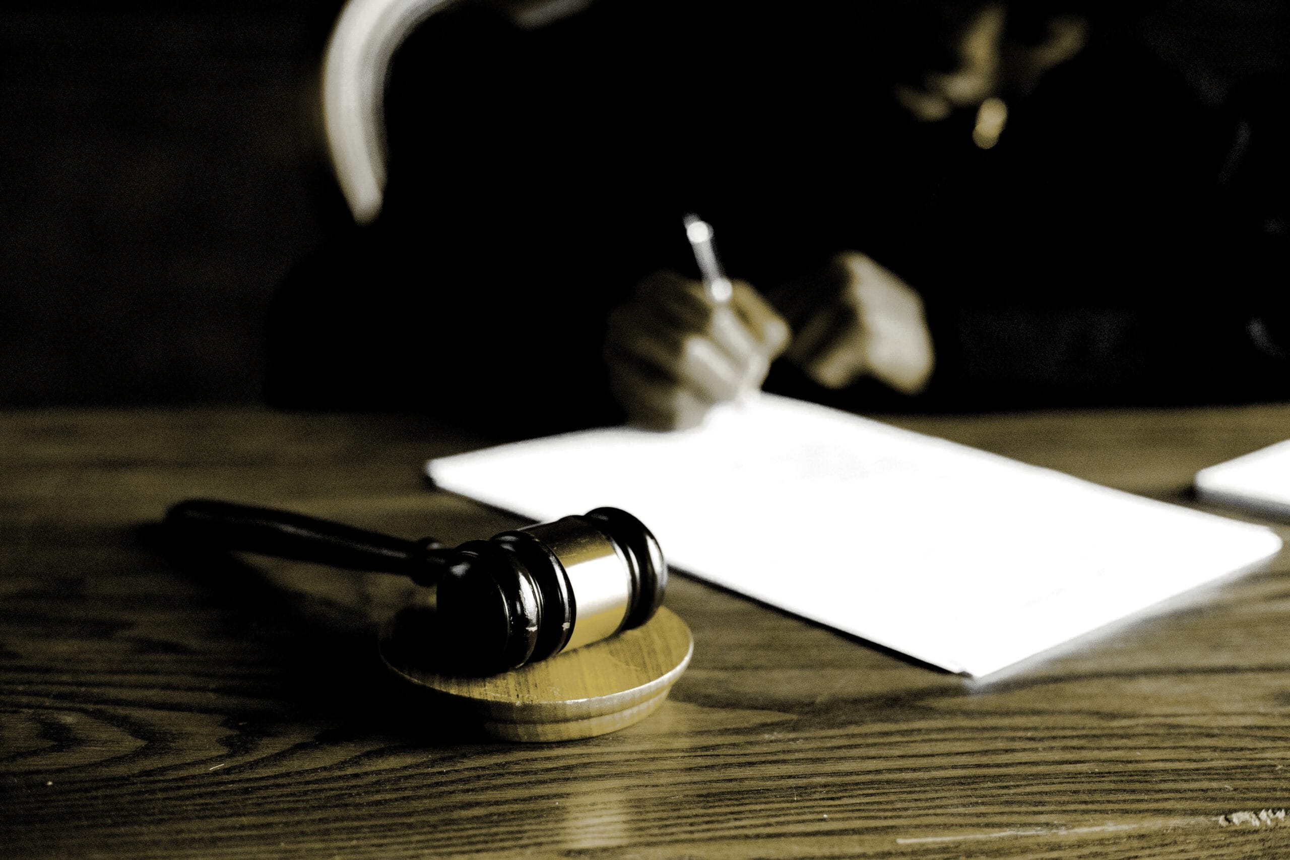 Rechtsanwalt Michael Augustin Expertise IT-Medien-Markenrecht Rechtsanwalt Michael Augustin IT-Medien-Marken-Persönlichkeitsrecht Richterhammer Gesetz Dokumente