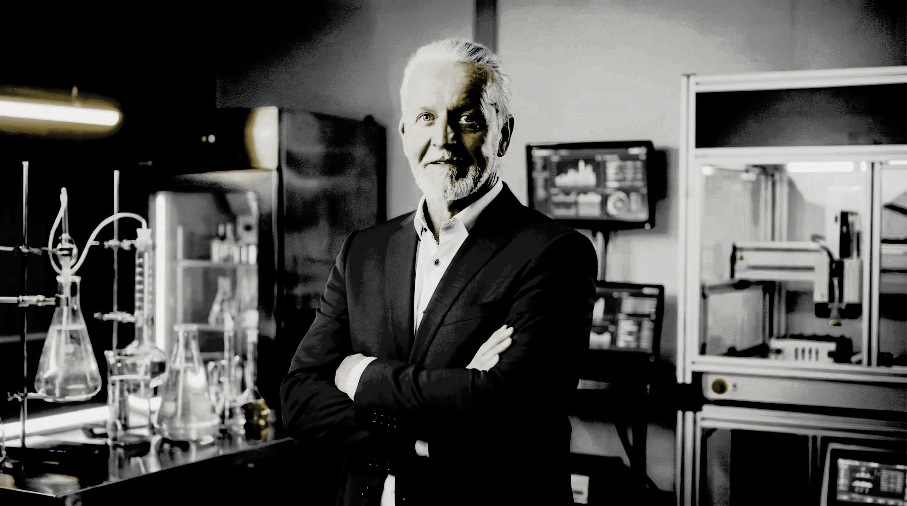 Vitalaser Minimalismus: Frank Holzlehner im Labor mit nur Wasser und Hyaluron statt Chemie-Cocktails